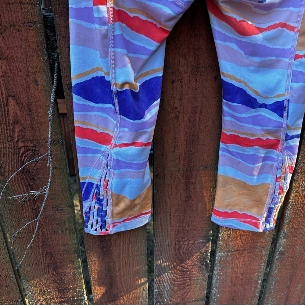 Lululemon True Self Cropped Leggings Bleacher Stripe White Iris Flower Size 10 - Picture 8 of 11